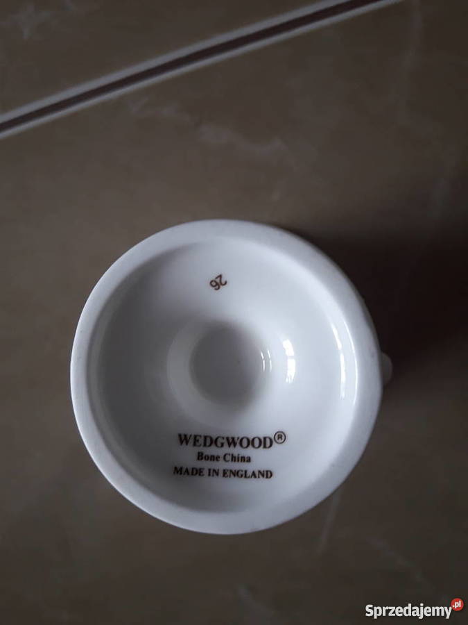 Wazonik amfora Wedgwood Janów Lubelski