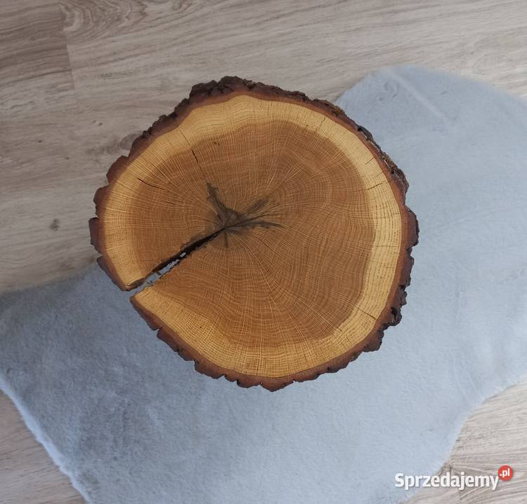 Stolik z naturalnego drewna