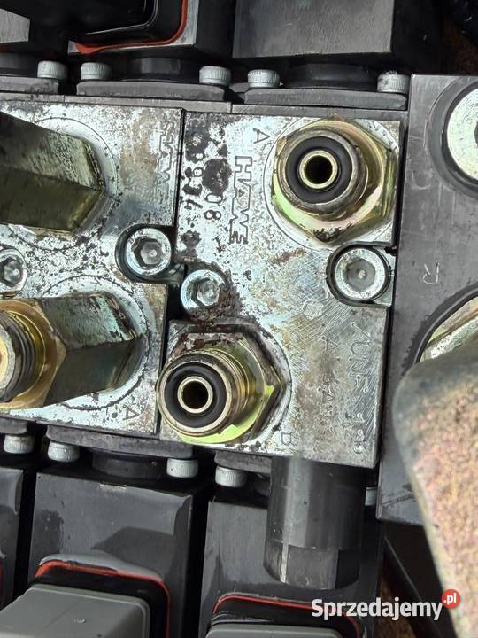 Rozdzielacz hydrauliczny czterosekcyjny 1 śląskie Antonie