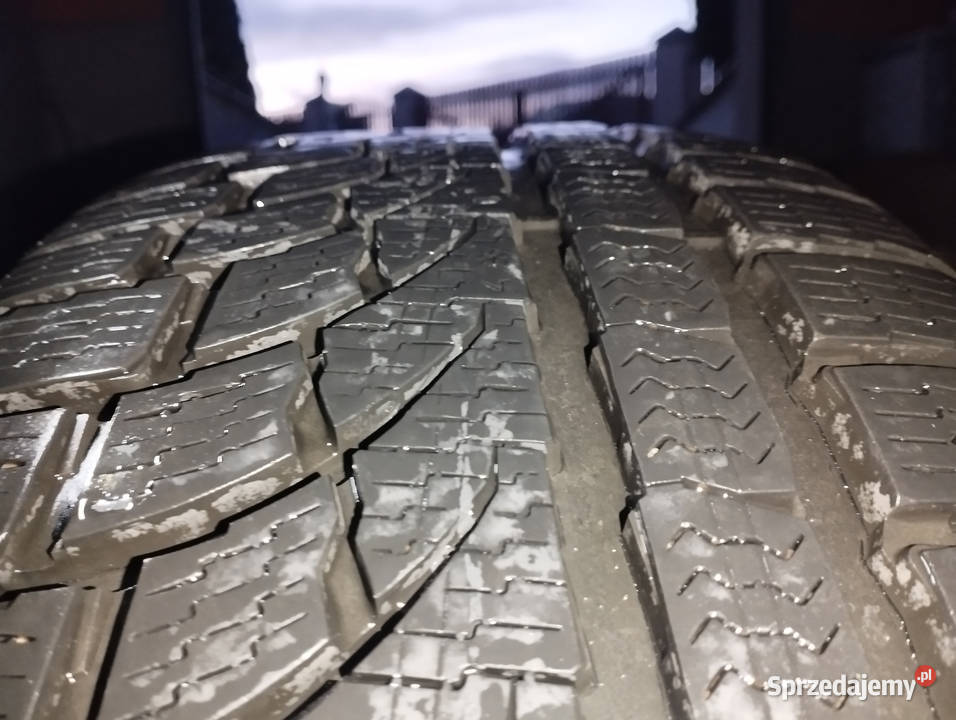 sprzedam opony zimowe NOKIAN 23555 R17