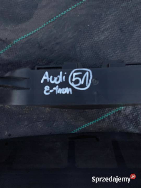 KIEROWNICA POWIETRZA WLOT AUDI E TRON 4KE121285 Kierownice