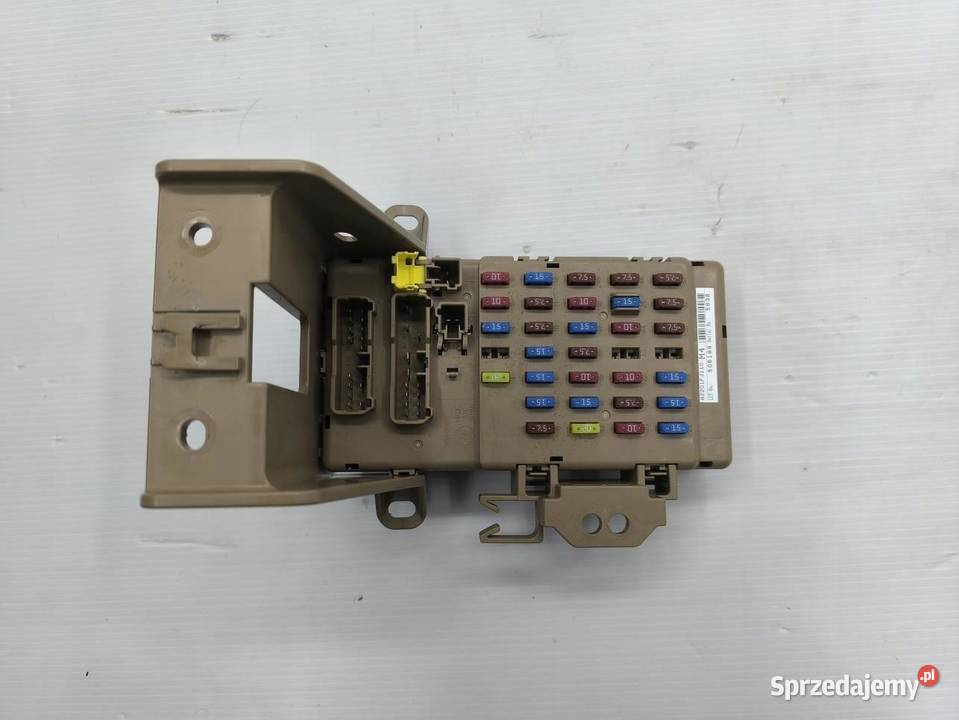 SKRZYNKA BEZPIECZNIKÓW SUBARU FORESTER IV SJ