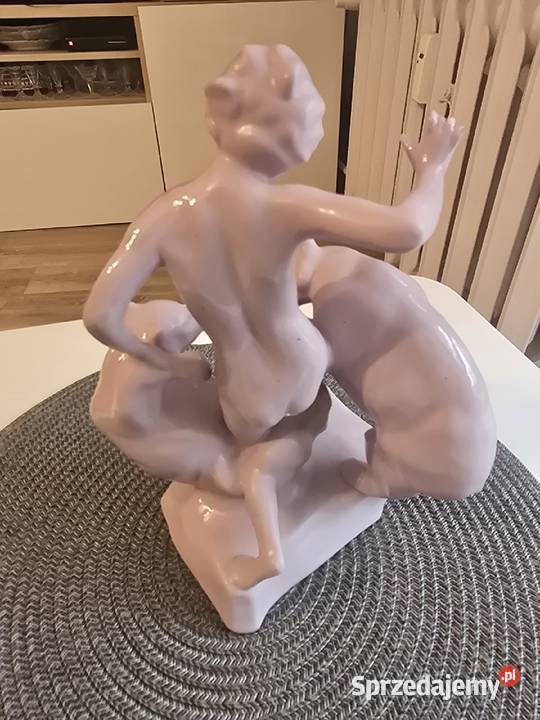 Figurka porcelanowa kobieta z niedźwiedziami Porcelana i szkło Antyki, Sztuka, Kolekcje Poznań sprzedam