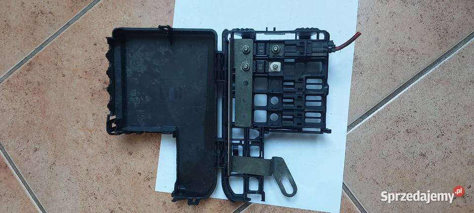Skrzynka bezpieczników na akumulator 13185559 sprzedam