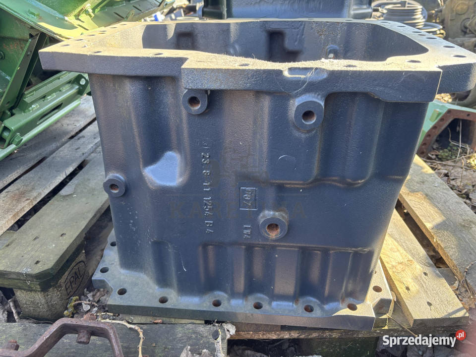 Claas Axion 840 Obudowa Skrzyni Biegów CZĘŚCI wielkopolskie Jastrzębniki sprzedam