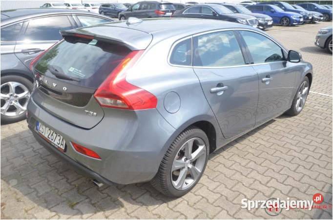 VOLVO V40 2017 149800 ccm 152