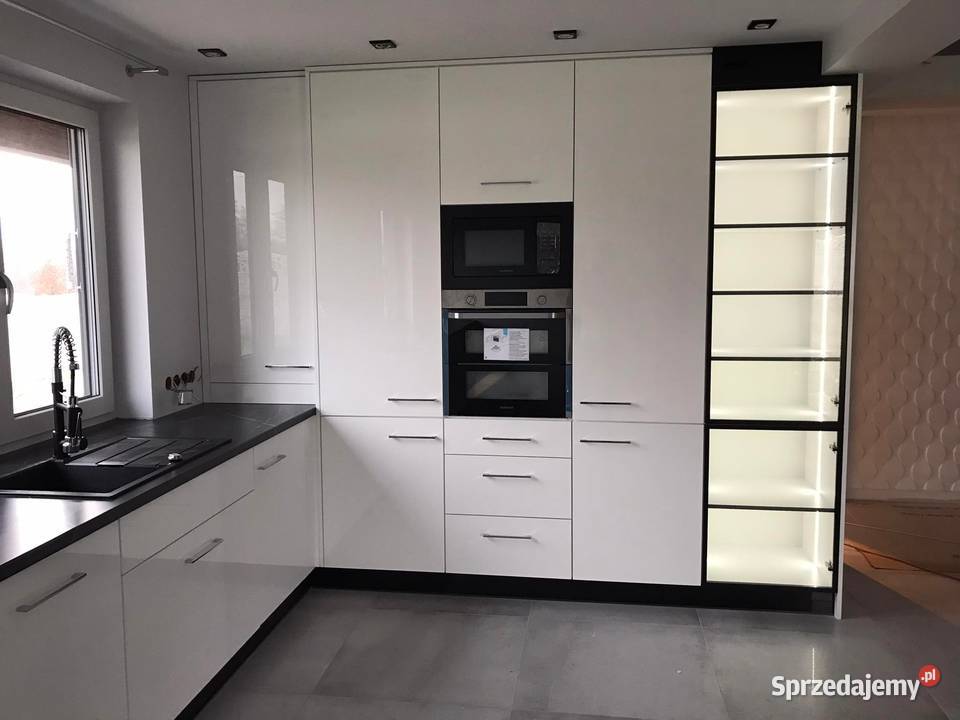 Meble kuchenne na wymiar kuchnia lakier akryl