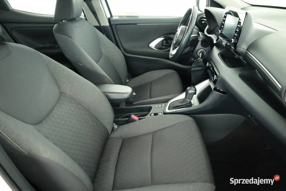 Toyota Yaris 15 VVTi Hybrid pełny VAT