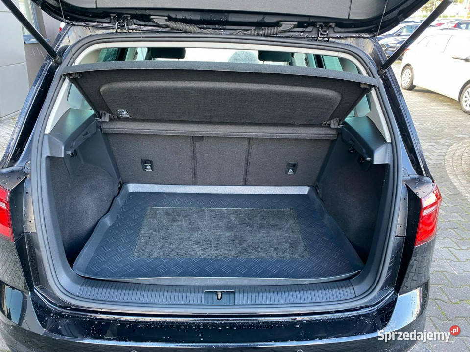 Volkswagen Touran niski przebieg podgrz fot navi wspomaganie kierownicy Żory