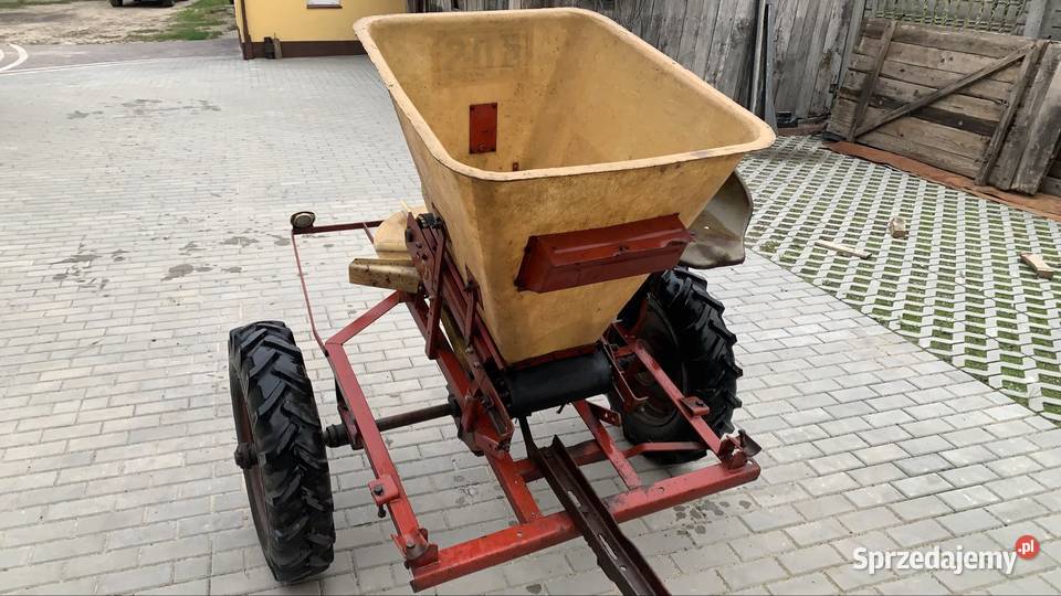 Rozsiewacz nawozu KOS Maszyny rolnicze Truskawiec