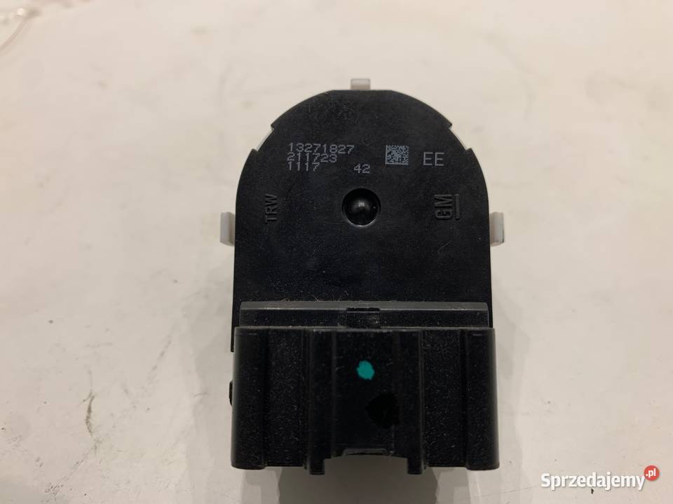 PRZEŁĄCZNIK REGULACJI LUSTEREK OPEL ASTRA J 0915