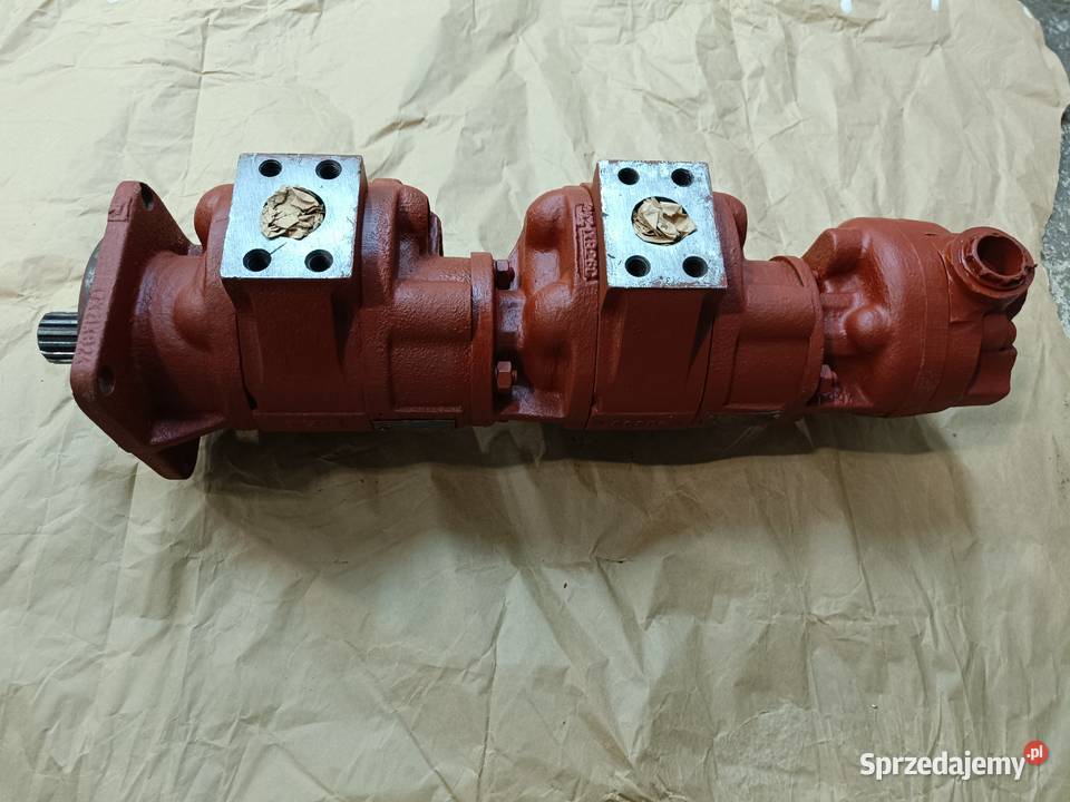 Pompy hydrauliczne z koparki Waryński potrójne Działoszyn