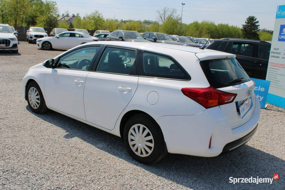 Toyota Auris Salon Polska netto 28 900 PLN czujnik parkowania Warszawa