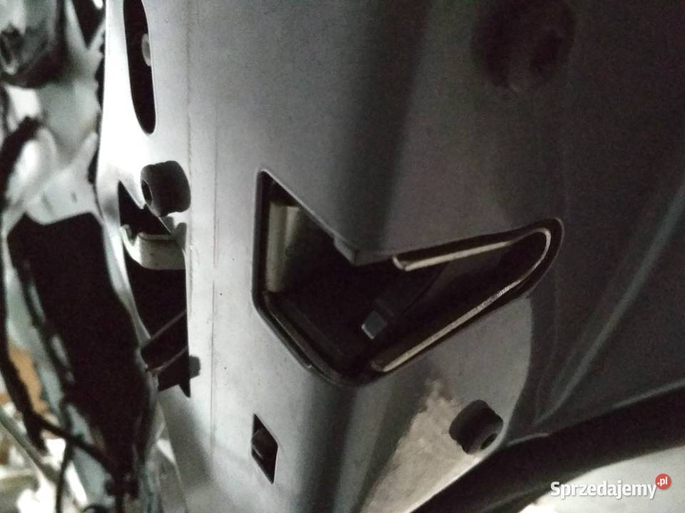Zamek drzwi prawy tył BMW X3 E83 osobowe Motoryzacja