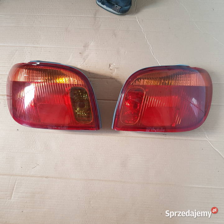 Lampy tylne Prawa Lewa Toyota Yaris 992005 stab osobowe Lublin