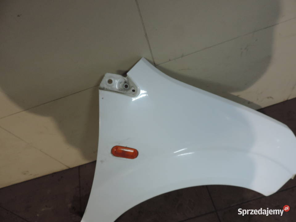 BŁOTNIK PRAWY PRZEDNI FORD FIESTA MK 6 FL KOLOR Rok produkcji 2008 Nowy Sącz sprzedam