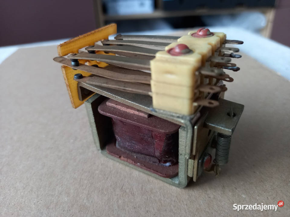 Przekaźnik elektromagnetyczny z czasów PRL terenowe Tomaszów Lubelski