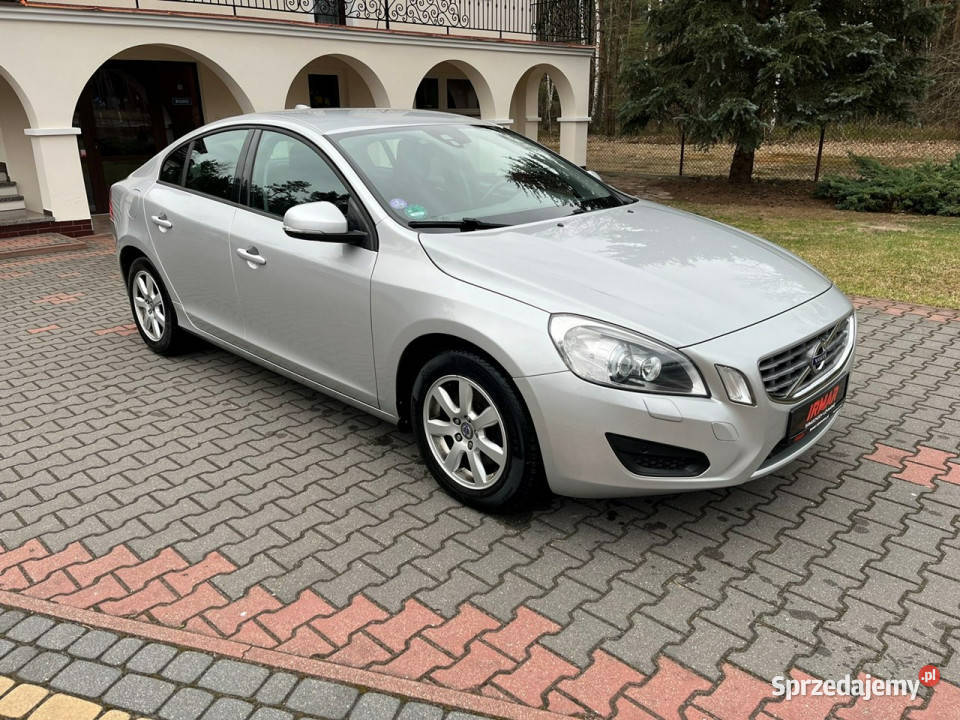 Volvo S60 16 150 Xenony Podgrzewane fotele kurtyny powietrzne Lipówki