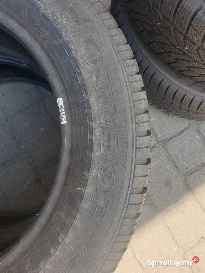 Dwie sztuki opon zimowych 23565 R17 DUNLOP Dobre Miasto