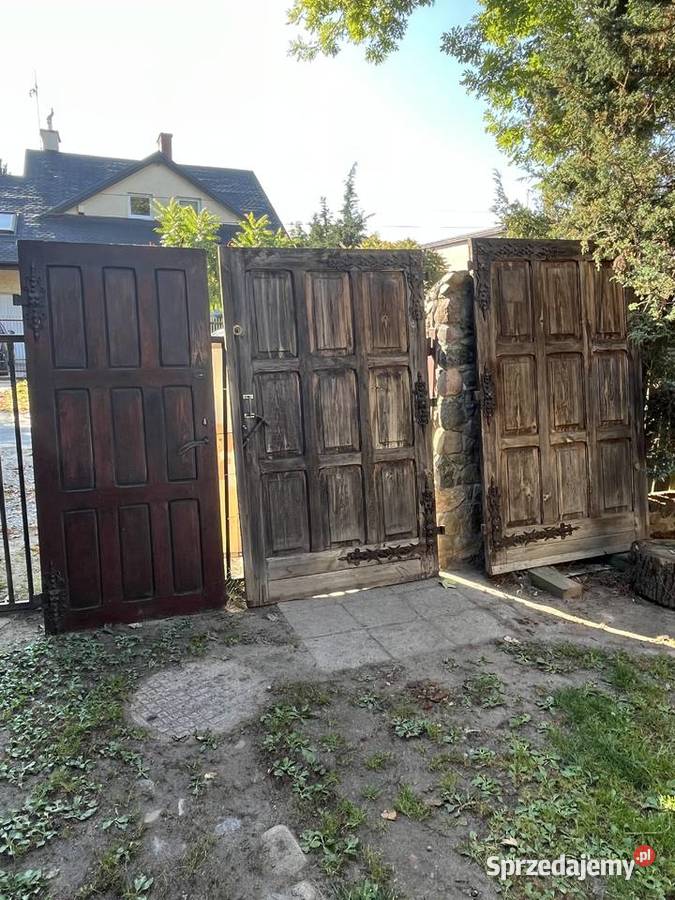 Drewniane drzwi garażowebrama z pięknymi Łódź