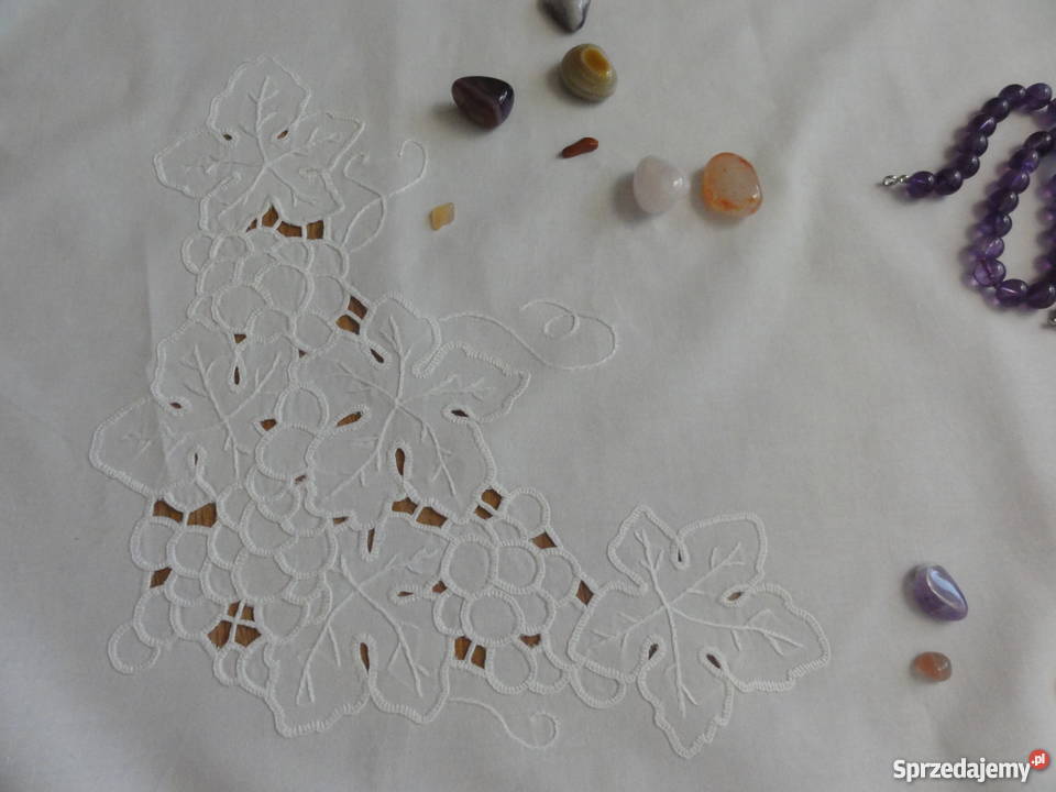 Obrus biały z winogronami ręcznie rękodzieło biały Lublin