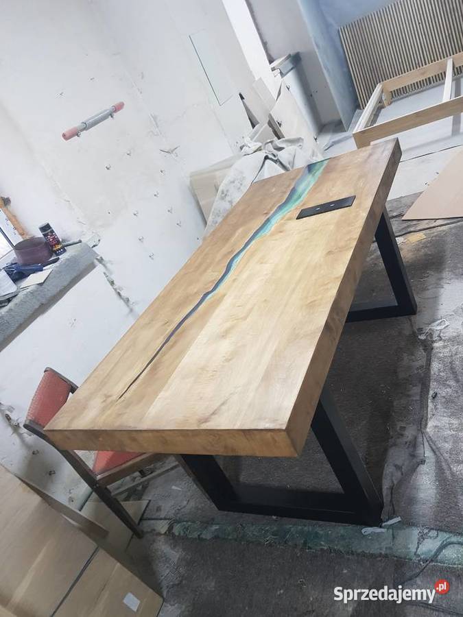 Stół z żywicą 200x90 cm drewno jaworowe media port stół konf