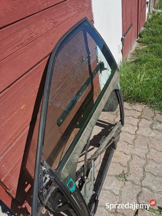 Szyba boczna lewa przód A3 8l 3D 2002r Zakrzówek