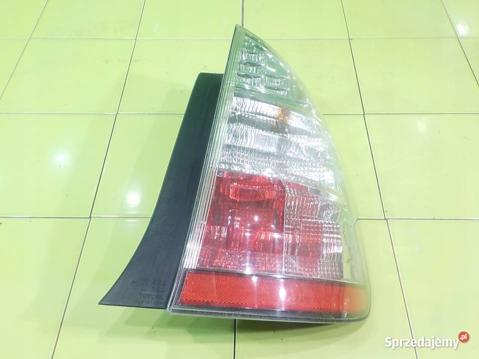 TOYOTA PRIUS II 15 VVTI 07r HB 5D lampa prawa Motoryzacja Suków