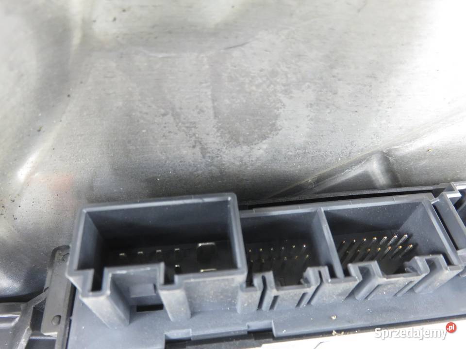 PODNOŚNIK SZYBY LEWY TYLNY PHAETON 038060139F