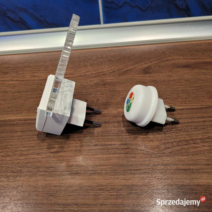 Lampka nocna LED z wyłącznikiem 230V druga