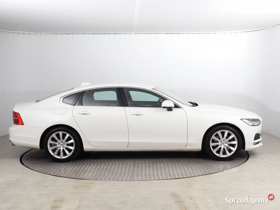 Volvo S90 D4