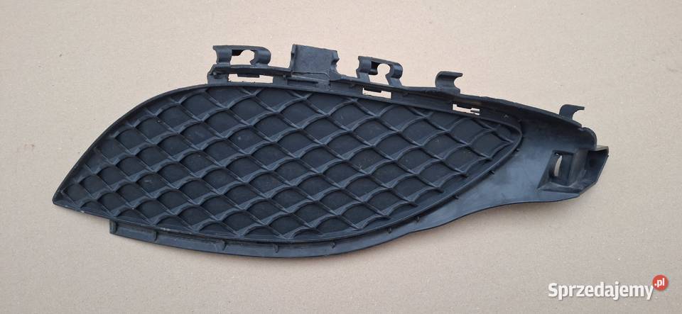 MERCEDES AKLASA W176 KRATKA ZDERZAKA PRAWA Motoryzacja sprzedam