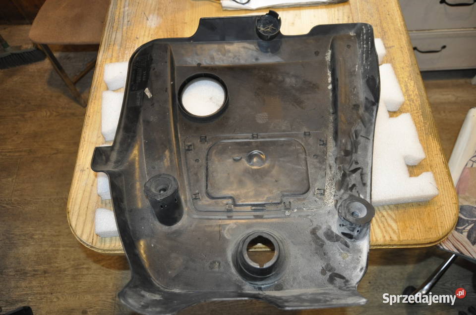 AUDI A3 OSŁONA GÓRNA SILNIKA 038103925