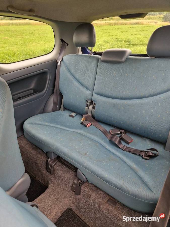 Toyota yaris 10 benzyna w super stanie długie