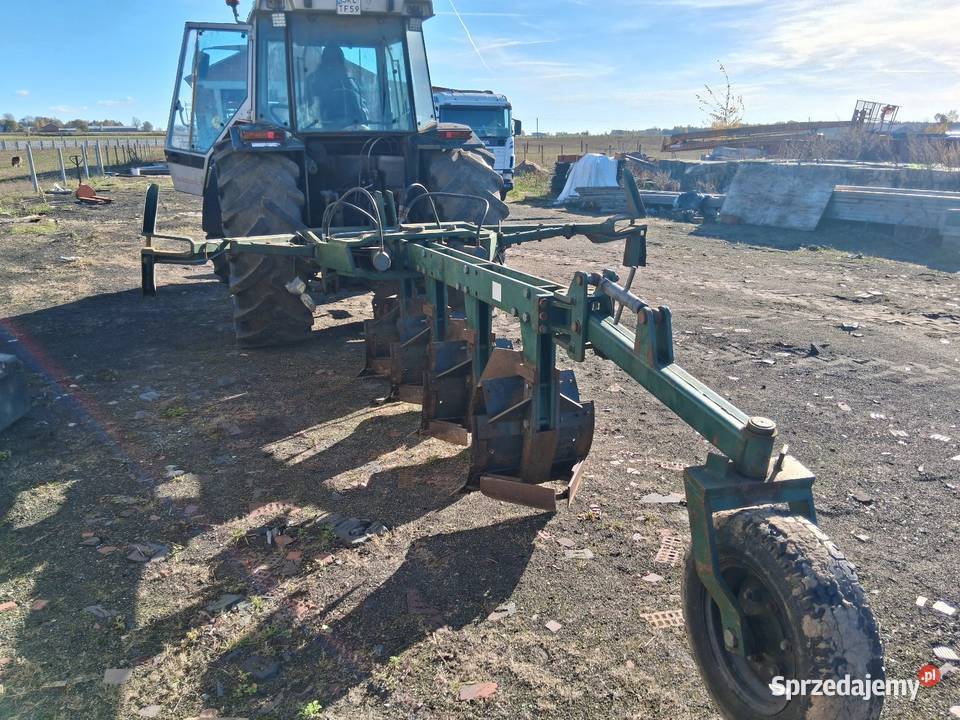 Pług 4 wachadlowy obrotowyzabezpieczenia kolkowe Stany