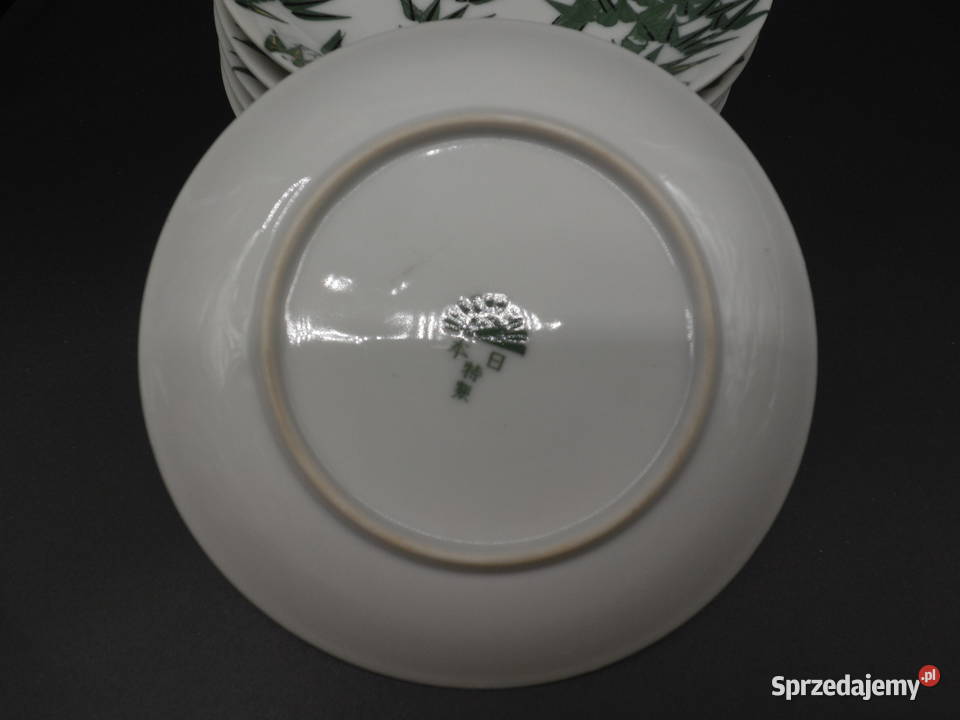 Talerzykipodstawki porcelanowe ozdobione motywem Raszków