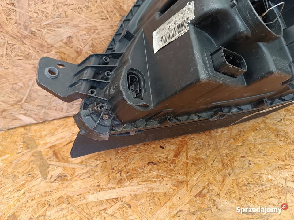 LAMPA PRAWY PRZÓD EU REFLEKTOR 69500010 IVECO osobowe wielkopolskie Nowy Tomyśl