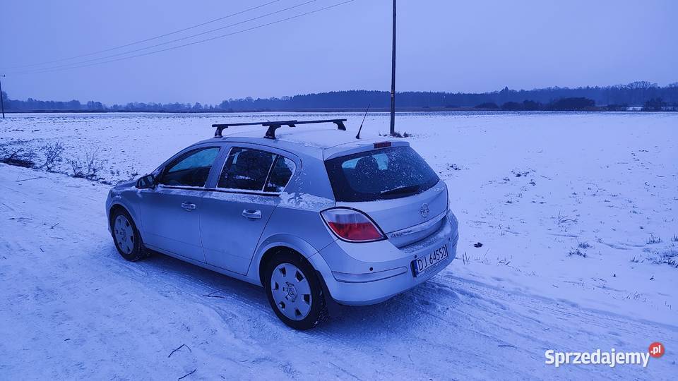 Opel Astra H 12 lat w jednych rękach koła zimowe