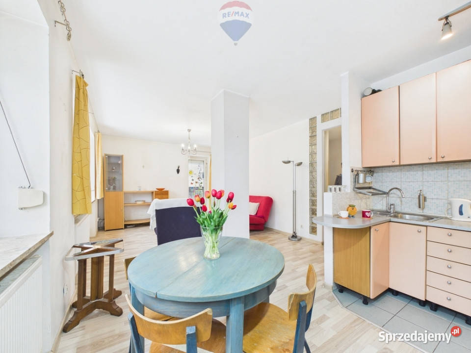 2 pokoje duże okna ogródek garaż piwnica Warszawa sprzedam