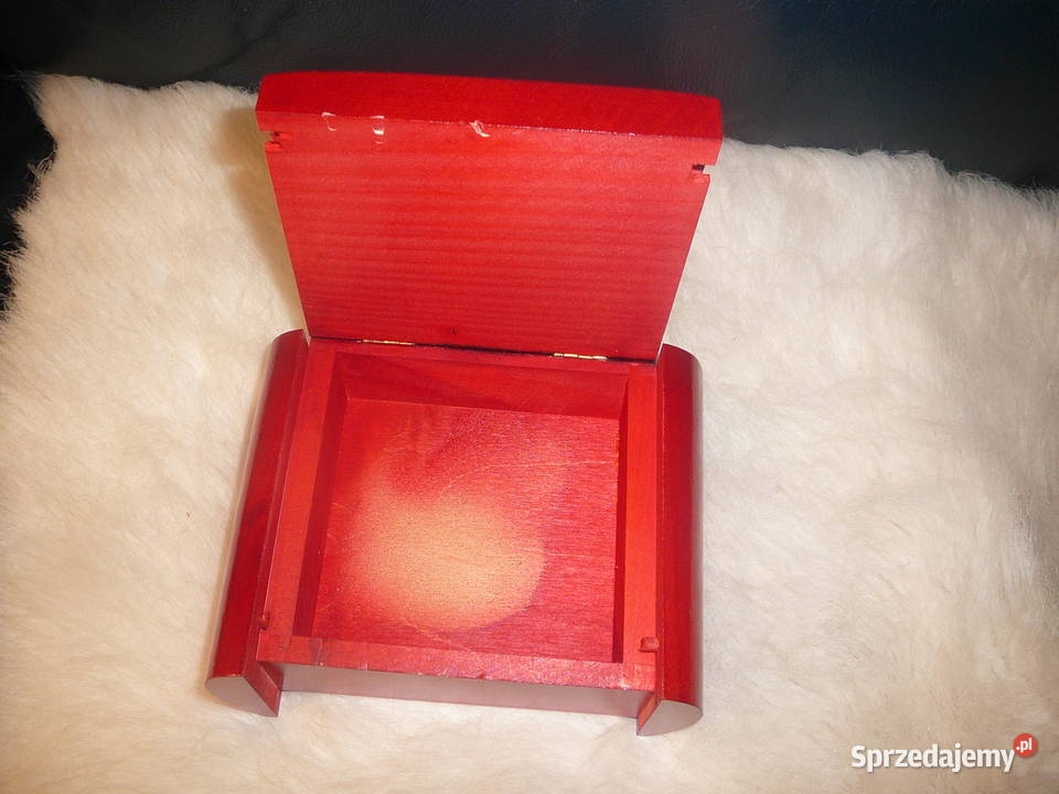 Nowa czerwona kasetka drewniana zamykana Wrocław sprzedam