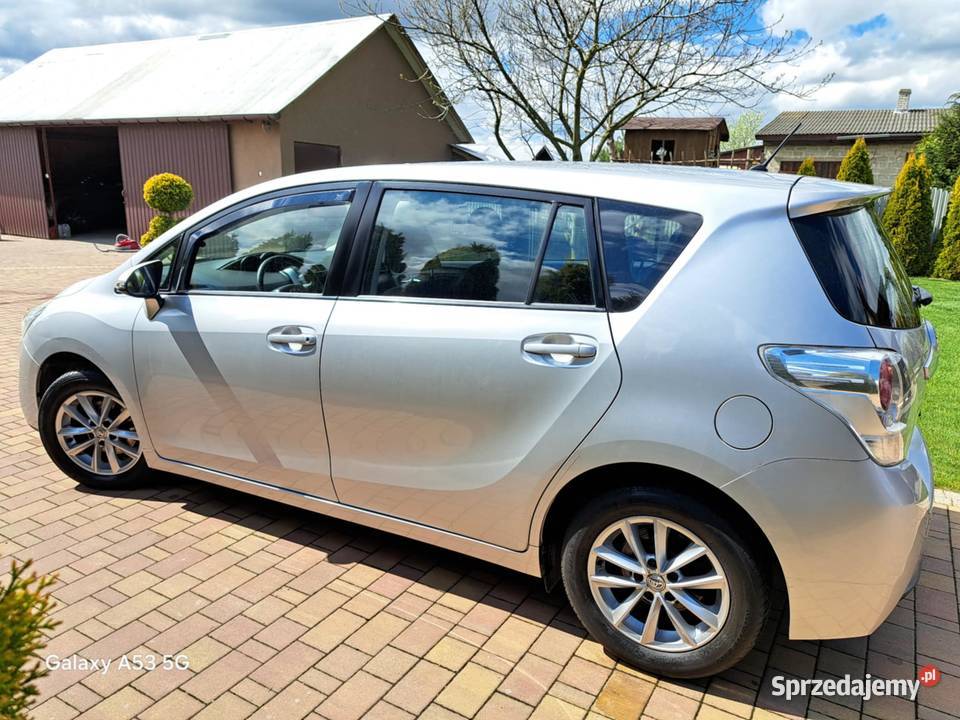 Toyota VERSO 16 BG w b stanie srebrny Iłża
