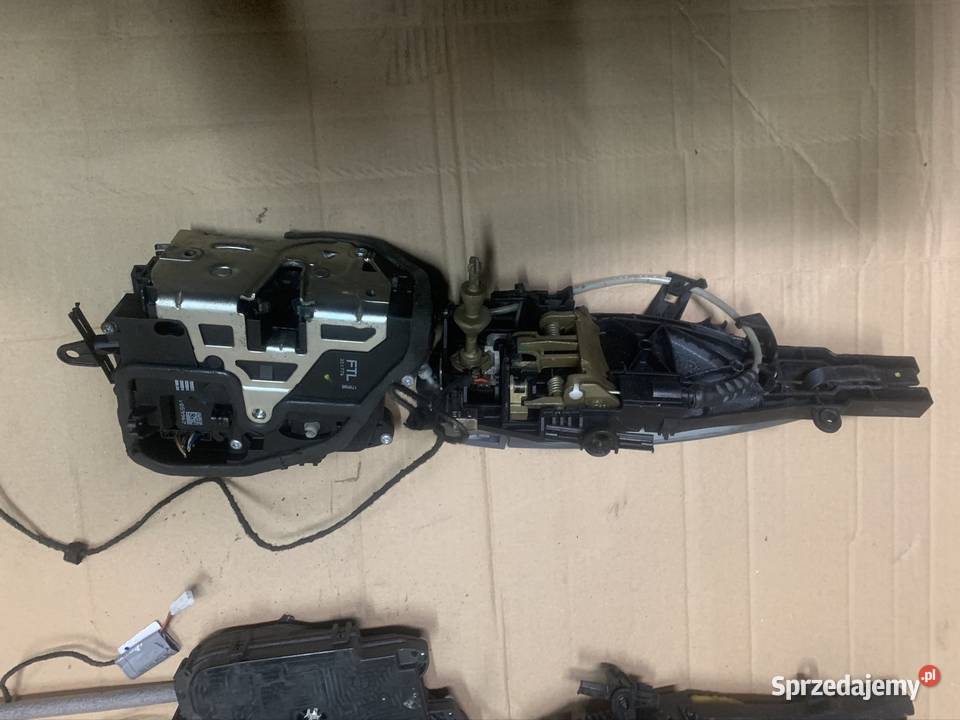 Klamka lewa zamek drzwi lewy przód tył bmw 3 e90 Szczecin sprzedam