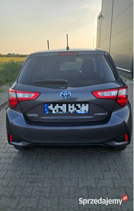 Zadbana Toyota Yaris Hybrid 100 Premium nieuszkodzony Mędłów