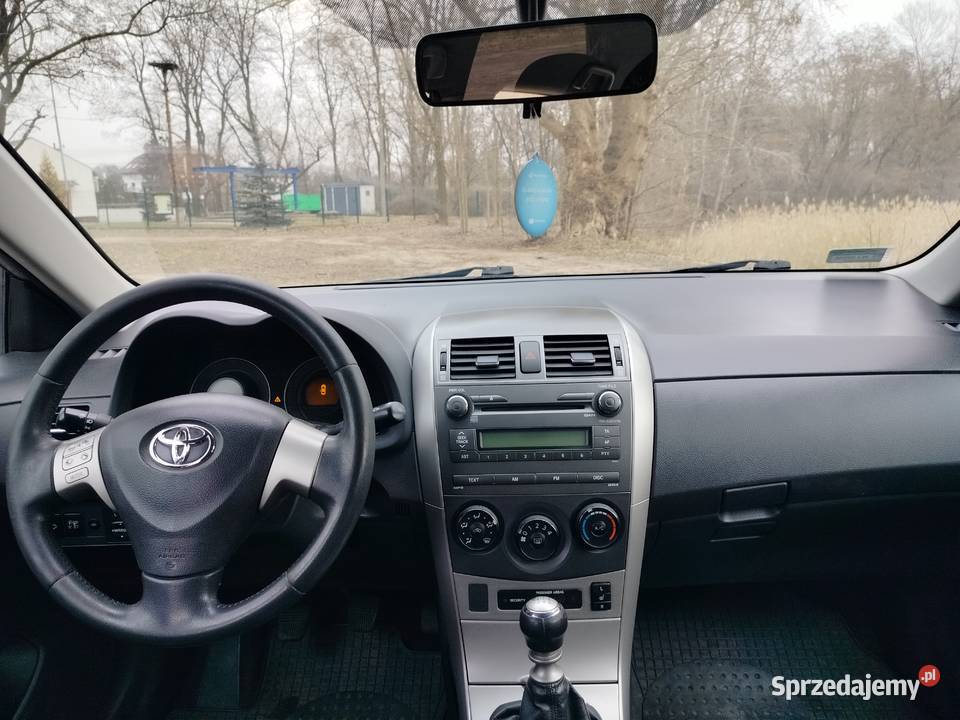 Toyota Corolla 16 132 2010 r II właściciel manualna Marki sprzedam
