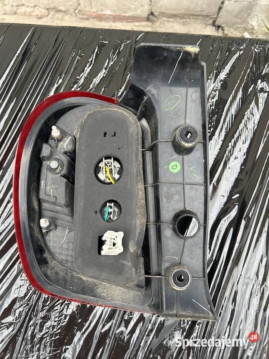 Nissan micra lampa tylna prawa