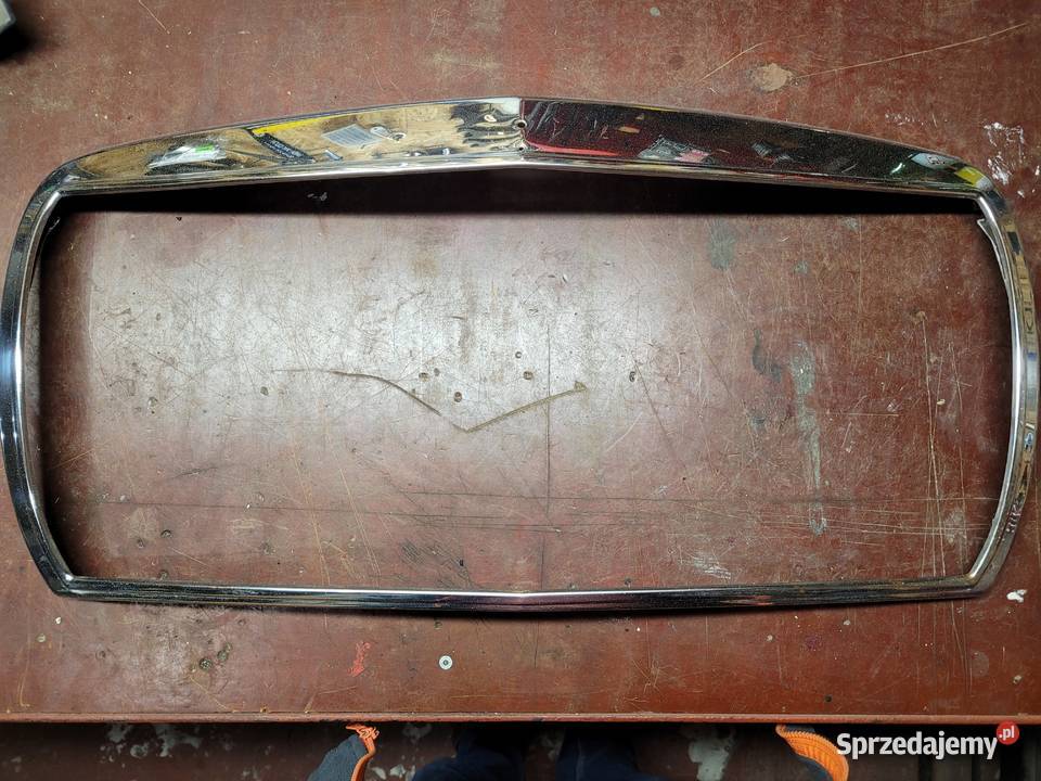 Mercedes Benz 190 ramka grilla