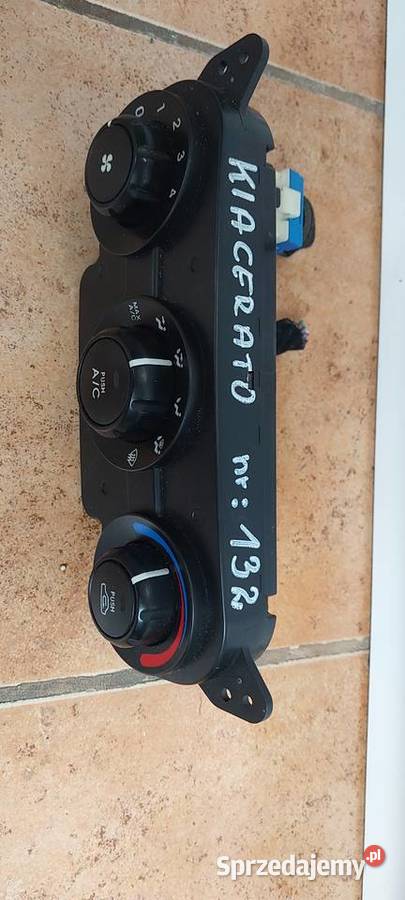 Panel nawiewu klimatyzacji KIA CERATO 972502F000 Panele sterowania, przełączniki
