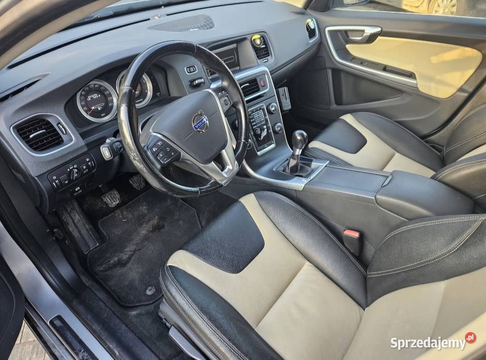 Volvo V60 16D 115 2012 Bogate wyposażenie Czarna Białostocka