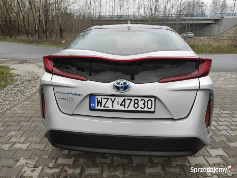 Toyota Prius 38 V 2023 lakier metallic Stare Budy