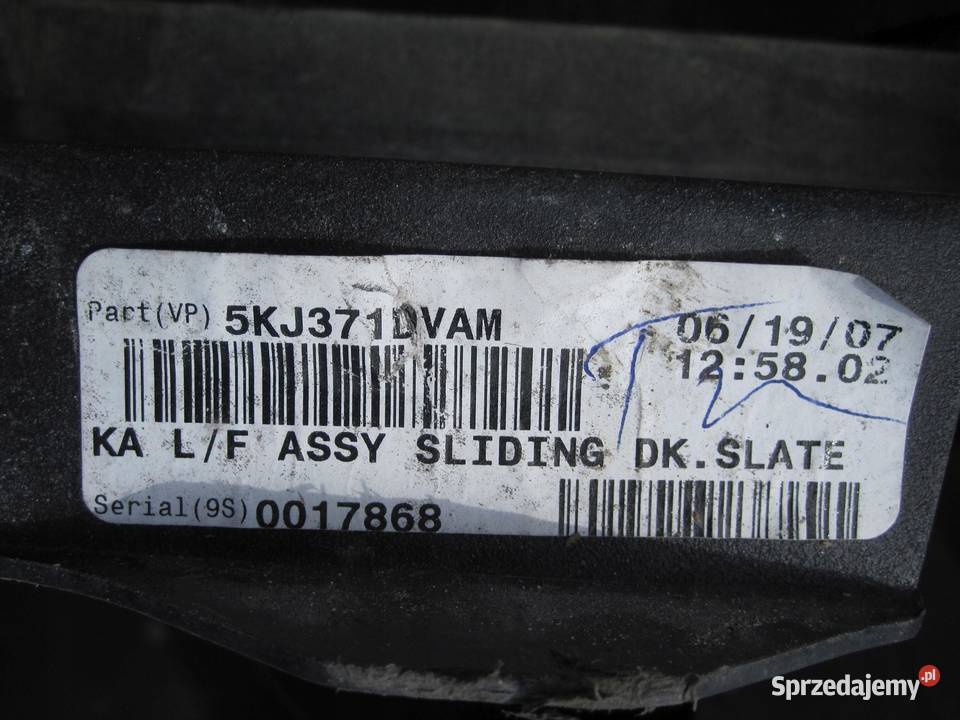 DODGE NITRO 08r wykładzina bagażnika 5KJ371DVAM